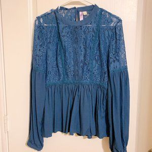 Francesca's puffed sleeve top